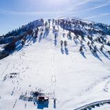 Blick auf die Skipiste im griechischen Skigebiet Vasilitsa.