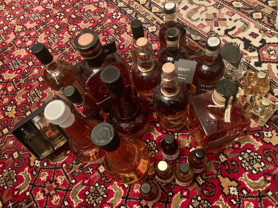 33 Whisky-Flaschen 33 Whisky-Flaschen