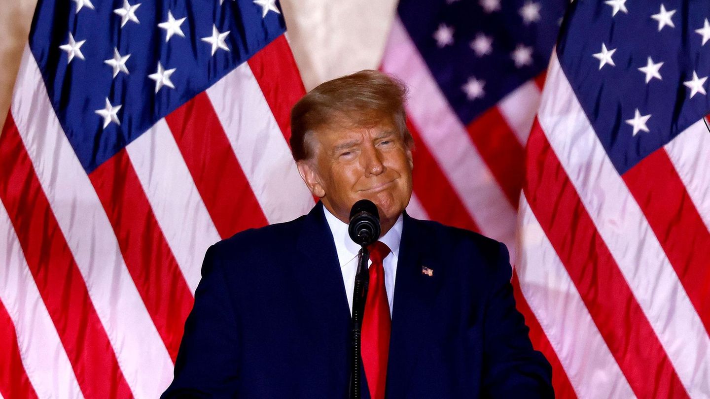 Der ehemalige US-Präsident Donald Trump bei einer Rede im Mar-a-Lago Club in Palm Beach, Florida