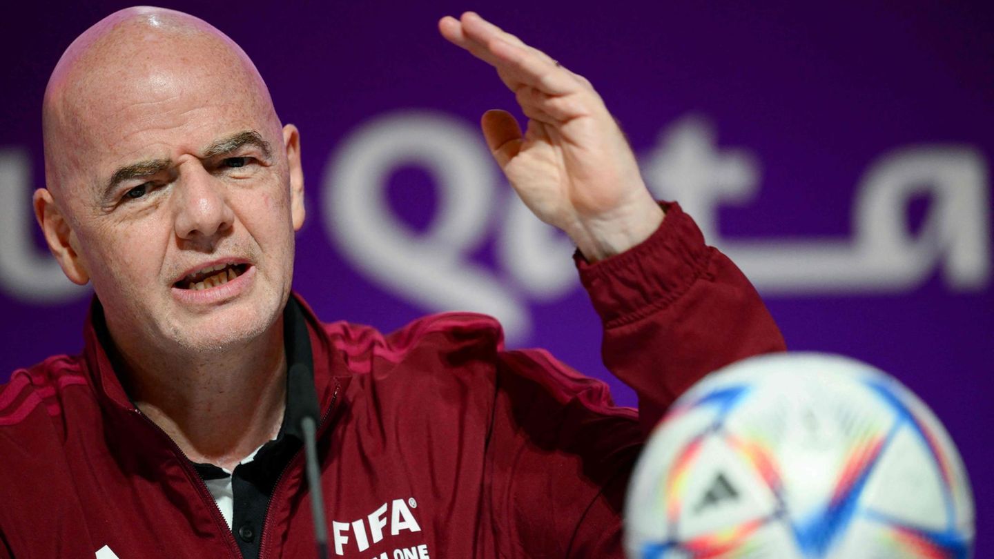 Fifa-Chef Gianni Infantino bei einer Pressekonferenz bei der WM in Katar