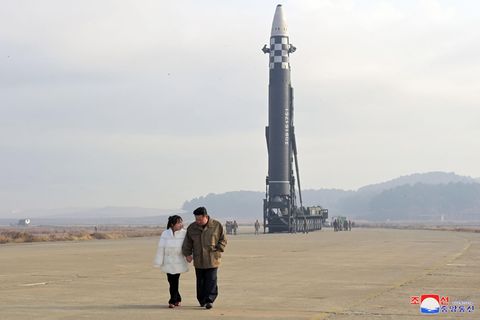 Kim Jong Un, Machthaber von Nordkorea, in Begleitung seiner Tochter 