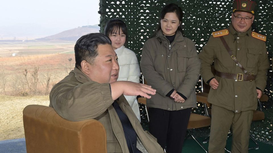 From left: Kim Jong Un, his daughter and his wife Ri Sol Ju