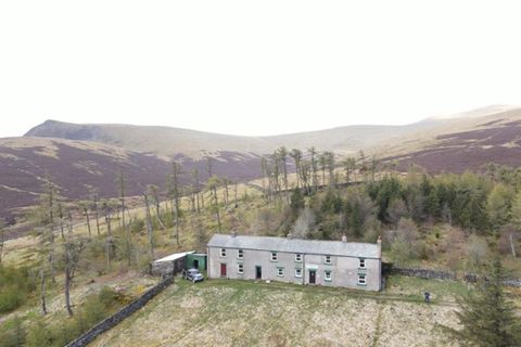Auf den ersten Blick würde man das Skiddaw House nicht für ein Millionen-Anwesen halten. Allerdings ist es mit knapp 350 Quadratmetern schon ziemlich groß, verfügt über mehrere Küchen und Bäder. 