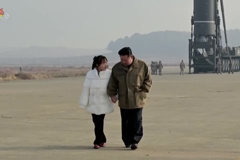 Nordkorea: Kim Jong Un bringt Tochter mit zum Raketentest