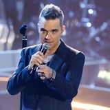 Ihn kennt dagegen jeder: Robbie Williams brachte internationalen Glamour in die Show. Der Brite verließ "Wetten, dass..?" aber vorzeitig, weil er seinen Flieger bekommen musste – der ihn nach Katar zur Fußball-WM bringt.