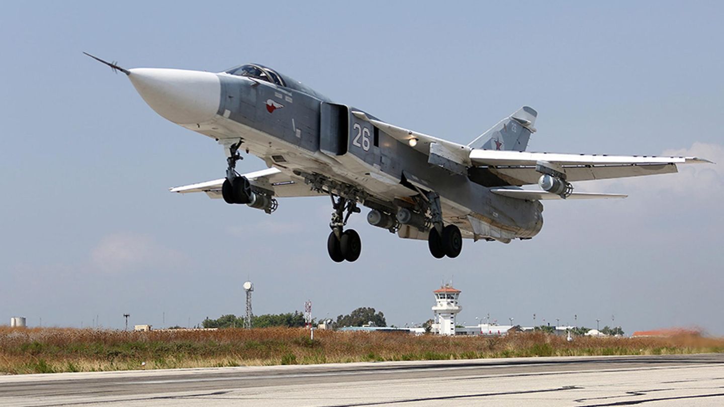 Zwe russische Bomber des Typs SU-24 sind Schiffen des Nato-Bündnisses gefährlich nah gekommen