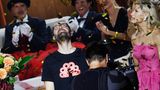 Ein Wettkönig, der seinen Gewinn einer politischen Initiative spendet - das gab es in all den Jahren "Wetten, dass ..?" noch nie. Doch Marten Reiß, der in dem vom Abriss bedrohten Ort Lützerath lebt, kündigte an, die 50.000 Euro Preisgeld dem Kampf gegen RWE zu spenden. Ein weiterer Moment, in der die Realität in die Unterhaltungswelt einsickerte.