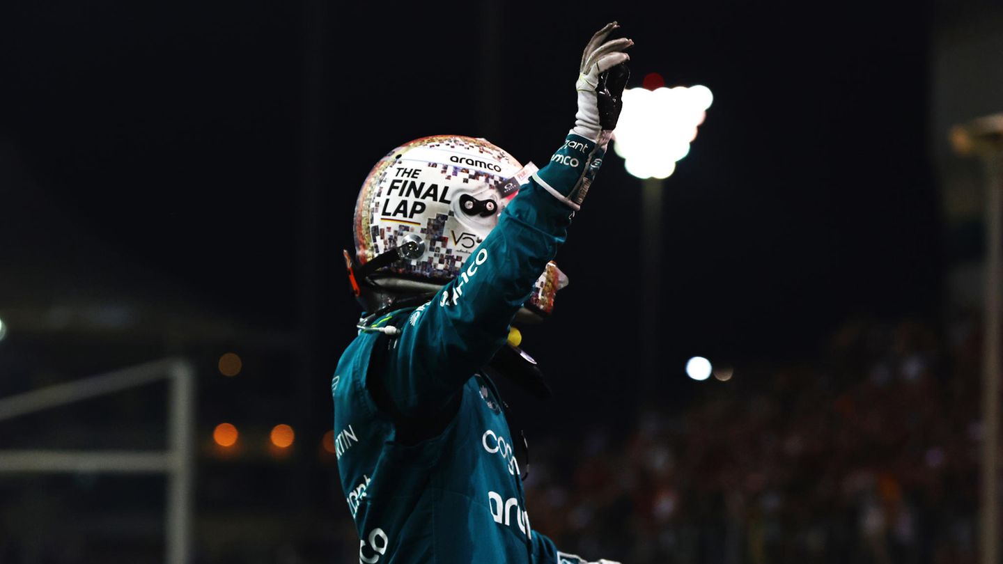 Formel 1: Und das war es dann. Eine große Karriere geht zu Ende. Vettel ist 35 Jahre alt. Konkrete Pläne für seine Zukunft hat Vettel nach eigener Auskunft nicht. Das einzige, was er angedeutet hat, ist, dass er sich ein Comeback vorstellen könne, weil er ja nicht wisse, was in ein oder zwei Jahren sei. Und das war es dann. Eine große Karriere geht zu Ende. Vettel ist 35 Jahre alt. Konkrete Pläne für seine Zukunft hat Vettel nach eigener Auskunft nicht. Das einzige, was er angedeutet hat, ist, dass er sich ein Comeback vorstellen könne, weil er ja nicht wisse, was in ein oder zwei Jahren sei.