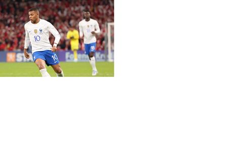 Frankreichs Superstar Kylian Mbappé im Dribbling