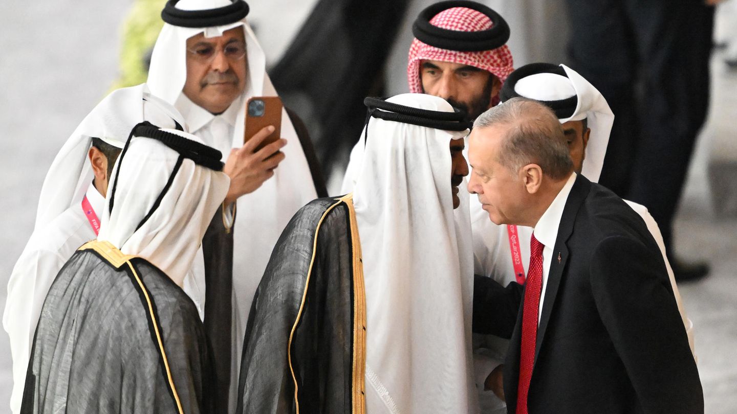 Recep Tayyip Erdogan mit anderen Staatsführern
