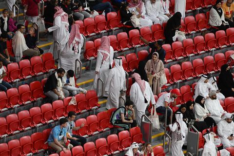 WM in Katar Zuschauer verlassen das Stadion