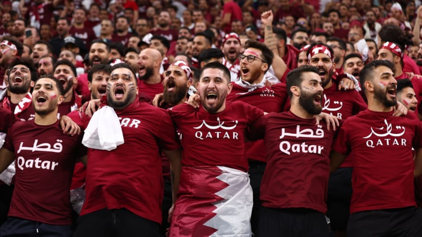 Qatar “Ultras” and fleeing audience: The World Cup kick-off for the fans