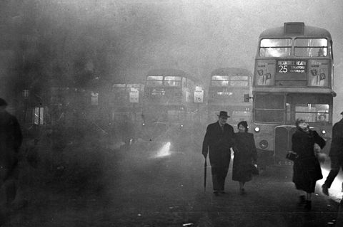 Der große Smog in London 1952: Busse an der Victoria Station