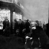 Dieses Bild zeigt den Smog von London in Brixton: Viele Menschen tragen Masken