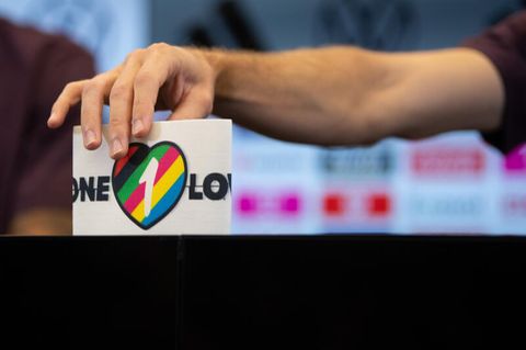 Die "One Love"-Kapitänsbinde sollte bei der WM in Katar ein Zeichen gegen Diskriminierung und für Vielfalt setzen. Nun will die Fifa das Tragen unterbinden