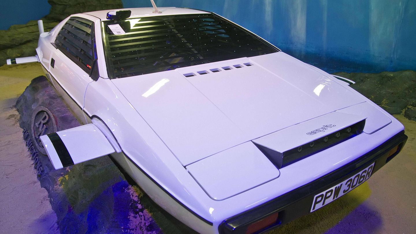 Elon Musk Lotus Esprit Submarine