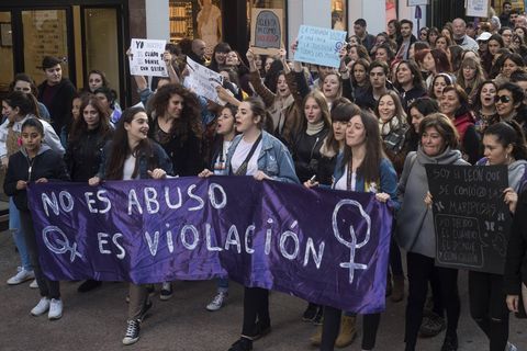 Ein Protest im Jahr 2018, bei dem Frauen gegen den Freispruch der fünf Männer, die sich an einer Frau vergingen, demonstrierten