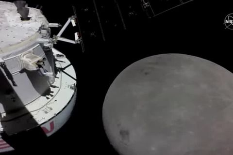 Video: Unbemanntes NASA-Raumschiff: Orion umrundet den Mond