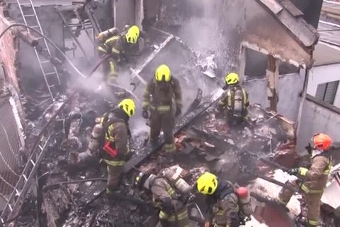 Video: Kleinflugzeug stürzt in Wohngebäude: acht Tote in Kolumbien