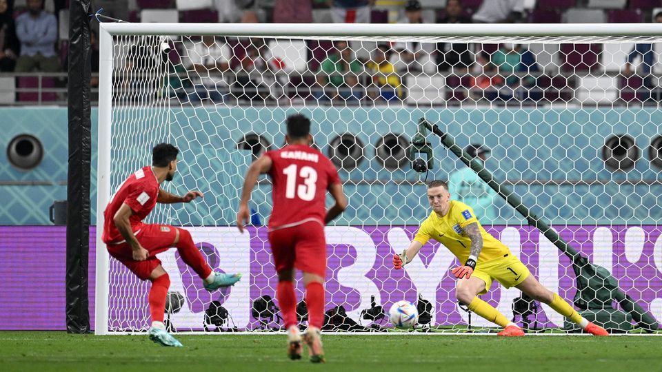 Iran schießt das 2:6 gegen England in der 103. Minute