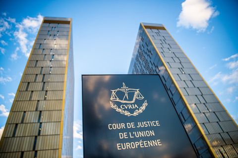 Der Europäische Gerichtshof (EuGH) von unten aufgenommen