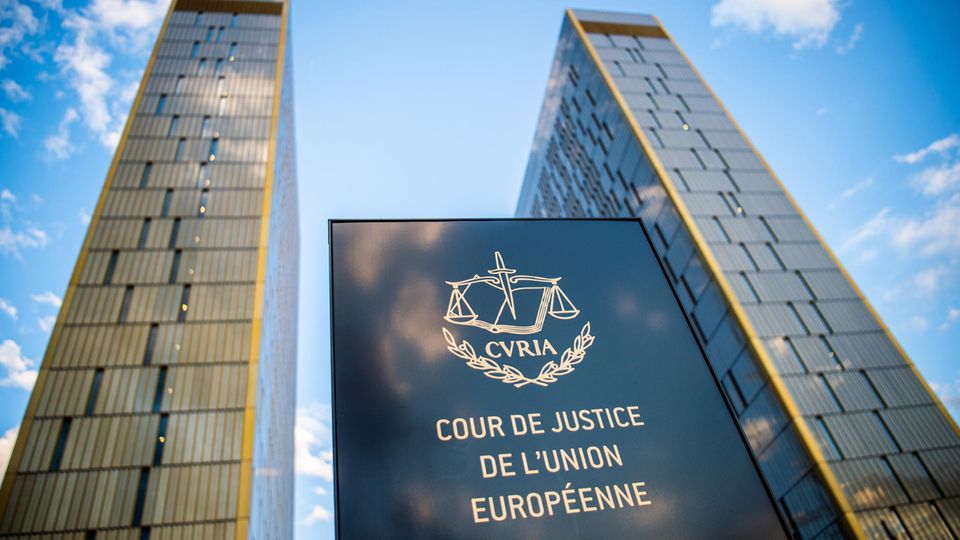 Der Europäische Gerichtshof (EuGH) von unten aufgenommen