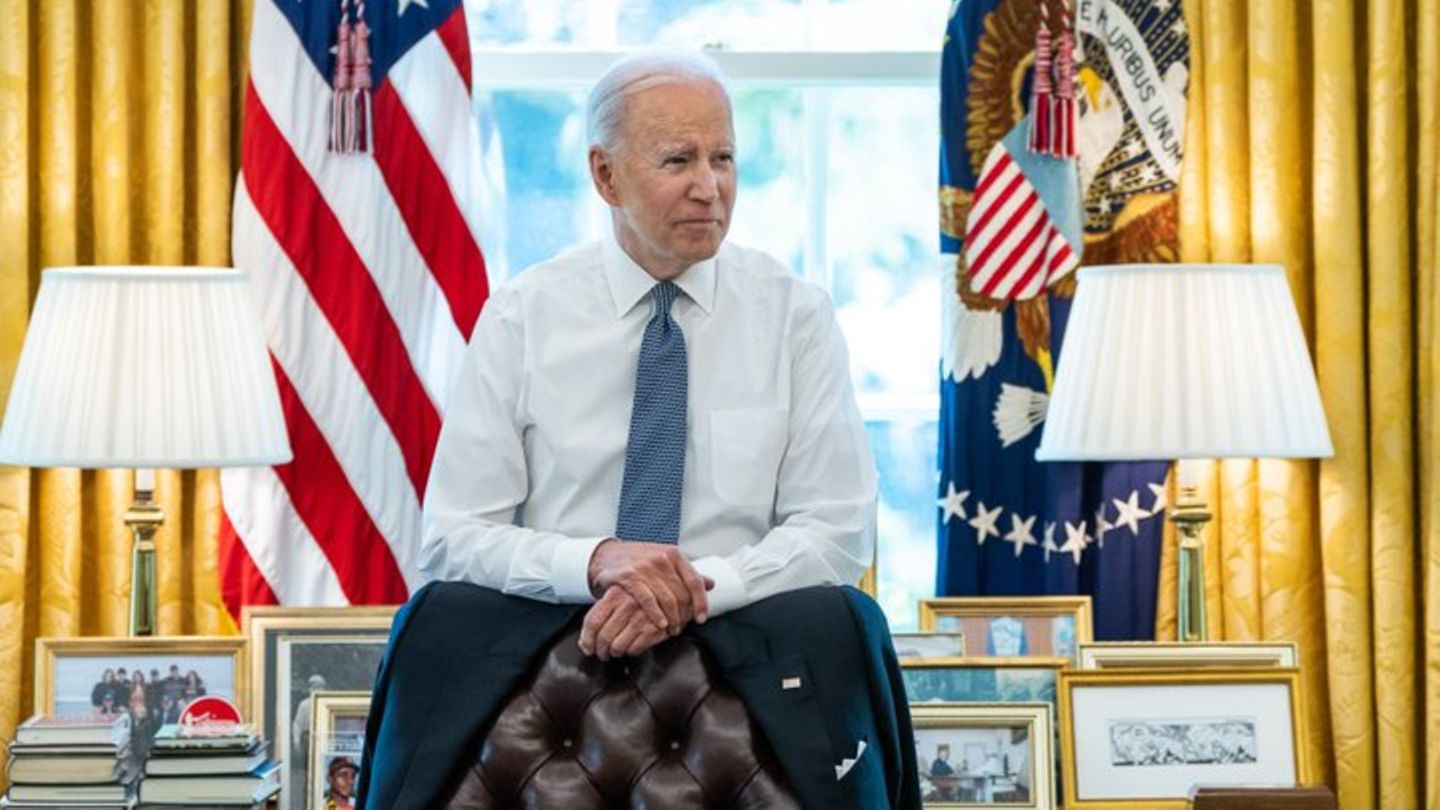 Joe Biden Posts Photo On Twitter Confusing With Optical Illusion (Video)