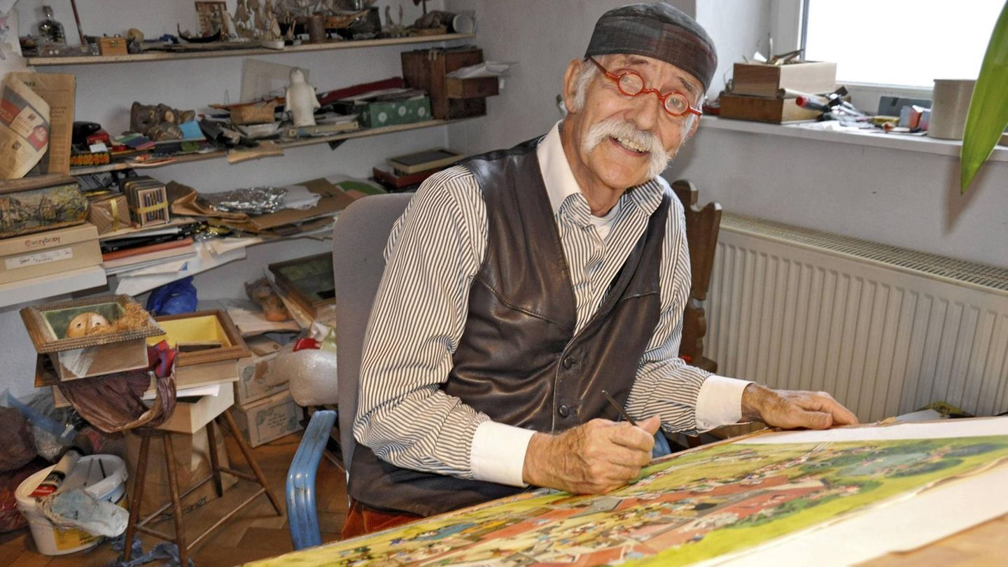 Er war der Schöpfer der Wimmelbücher: Ali Mitgutschs Werke erzählen ohne Worte und farbenfroh seit Jahrzehnten wunderbare Alltags-Geschichten - aus dem Schwimmbad, vom Bauernhof, aus den Bergen oder aus der Stadt. Die Karriere des 1935 geborenen Münchners begann als Grafiker. 1968 erschien sein erstes Wimmelbuch "Rundherum in meiner Stadt" in dem Verlag. Futter für seine Bilder bekam Mitgutsch auf Streifzügen durch die Stadt. "Dazu habe ich stets einen kleinen Block und einen Stift dabei und zeichne flink Skizzen, mit denen ich dann später arbeite", sagte er einmal im Interview der Deutschen Presse-Agentur. Mit seinen Figuren und Zeichnungen erschienen mehr als 70 Bücher, Poster und Puzzles. Am 10. Januar verstarb er im Alter von 86 Jahren.