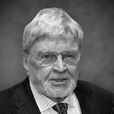 Hardy Krüger starb am 19. Januar in den USA. Der Schauspieler und Schriftsteller blickte bis dahin auf eine lange Karriere zurück. In rund 75 Filmen spielte der gebürtige Berliner, der lange in Kalifornien und Hamburg lebte, die Hauptrolle. Nach dem Krieg war er einer der wenigen deutschen Schauspieler, denen eine internationale Karriere gelang. Krüger schaffte den Durchbruch außerhalb Deutschlands in dem britischen Kriegsfilm "Einer kam durch". An der Seite von John Wayne war er in "Hatari! " zu sehen, gemeinsam mit James Stewart und Peter Finch in "Der Flug des Phoenix".  1963 erhielt das französische Filmdrama "Sonntage mit Sybill" einen Oscar - Krüger spielte darin einen Vietnam-Veteran, der sich die Schuld am Tod eines vietnamesischen Kinds gibt. Der Schauspieler selbst erhielt im Laufe seiner Karriere verschiedene Auszeichnungen, darunter den Bundesfilmpreis und das Große Verdienstkreuz.  Krüger stand mit Stars wie Claudia Cardinale, Sean Connery, Yul Brynner, Charles Aznavour, Cathérine Deneuve und Orson Welles vor der Kamera. Im Fernsehen schuf er als "Weltenbummler" in der gleichnamigen ARD-Reihe einen Klassiker. Mit seinem Buch "Eine Farm in Afrika" startete Krüger auch eine Karriere als Schriftsteller.