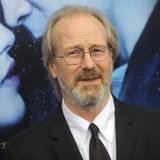 Der Hollywood-Schauspieler William Hurt starb am 13. März im Alter von 71 Jahren in Portland im US-Bundesstaat Oregon an den Folgen einer Prostatakrebs-Erkrankung. Hurt feierte vor allem in den 1980er-Jahren Erfolge und gewann 1986 den Oscar als bester Hauptdarsteller im Film "Der Kuss der Spinnenfrau". Der 1950 in der US-Hauptstadt Washington geborene Schauspieler war drei weitere Male für den wichtigsten Filmpreis der Welt nominiert. 1987 als Lehrer im Gehörlosen-Drama "Gottes vergessene Kinder", 1988 als Nachrichtensprecher in der Mediensatire "Nachrichtenfieber - Broadcast News" und 2006 als bester Nebendarsteller im Gangsterdrama "A History of Violence". Auch am Theater war er anerkannt. Als eine seiner letzten Filmrollen verkörperte er in fünf Verfilmungen des Marvel- Comicuniversums General Thaddeus "Thunderbolt" Ross.