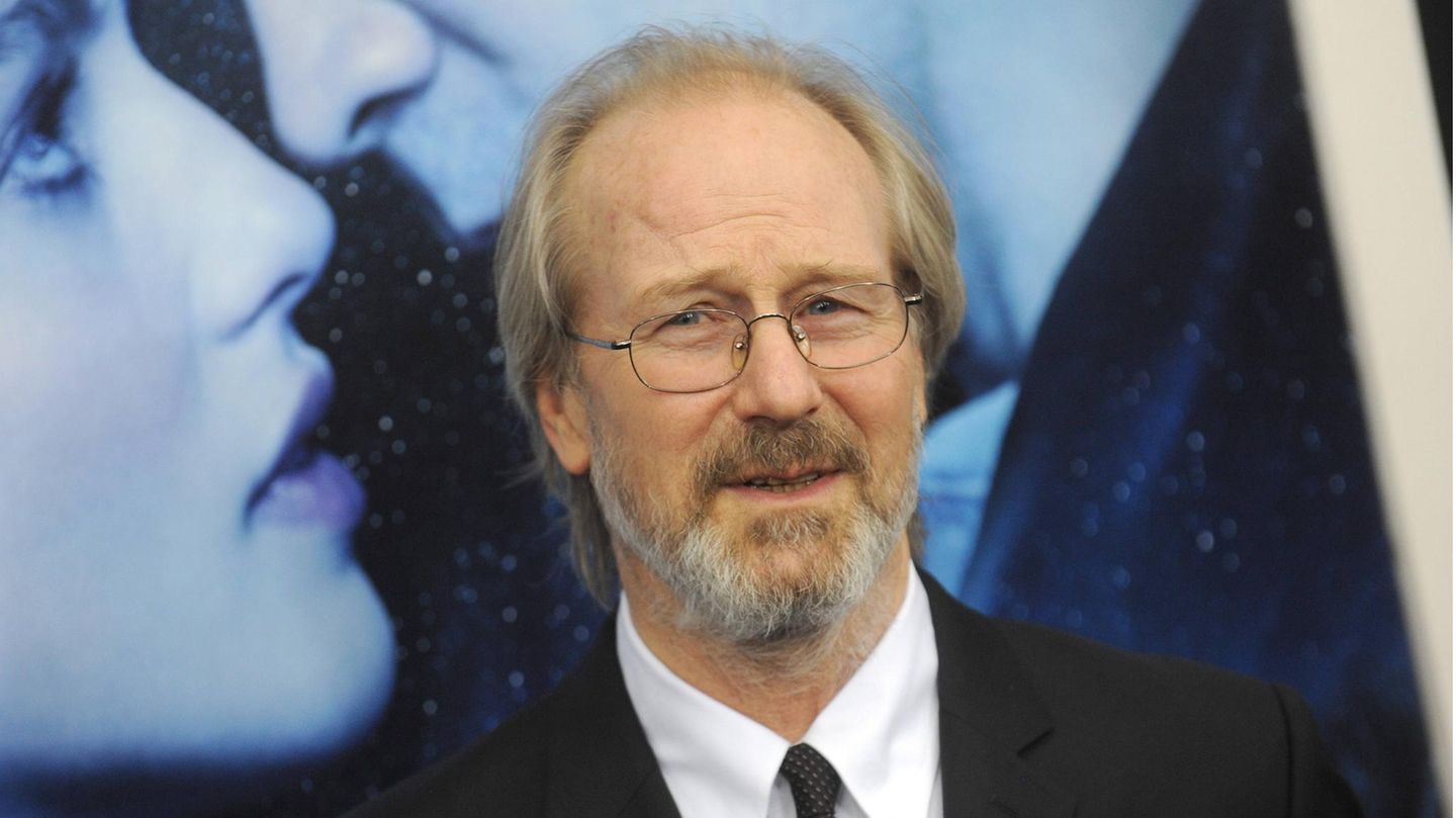 Der Hollywood-Schauspieler William Hurt starb am 13. März im Alter von 71 Jahren in Portland im US-Bundesstaat Oregon an den Folgen einer Prostatakrebs-Erkrankung. Hurt feierte vor allem in den 1980er-Jahren Erfolge und gewann 1986 den Oscar als bester Hauptdarsteller im Film "Der Kuss der Spinnenfrau". Der 1950 in der US-Hauptstadt Washington geborene Schauspieler war drei weitere Male für den wichtigsten Filmpreis der Welt nominiert. 1987 als Lehrer im Gehörlosen-Drama "Gottes vergessene Kinder", 1988 als Nachrichtensprecher in der Mediensatire "Nachrichtenfieber - Broadcast News" und 2006 als bester Nebendarsteller im Gangsterdrama "A History of Violence". Auch am Theater war er anerkannt. Als eine seiner letzten Filmrollen verkörperte er in fünf Verfilmungen des Marvel- Comicuniversums General Thaddeus "Thunderbolt" Ross.