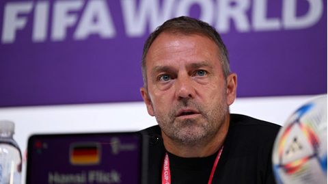 DFB-Trainer Hansi Flick sorgt sich nicht nur wegen des Verbotes der "One Love"-Binde, sondern auch wegen des Ausfalls von Leroy Sané