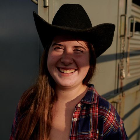 Gabi mit Cowboy-Hut