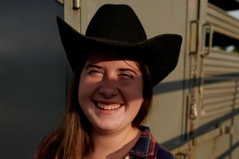 Gabi mit Cowboy-Hut