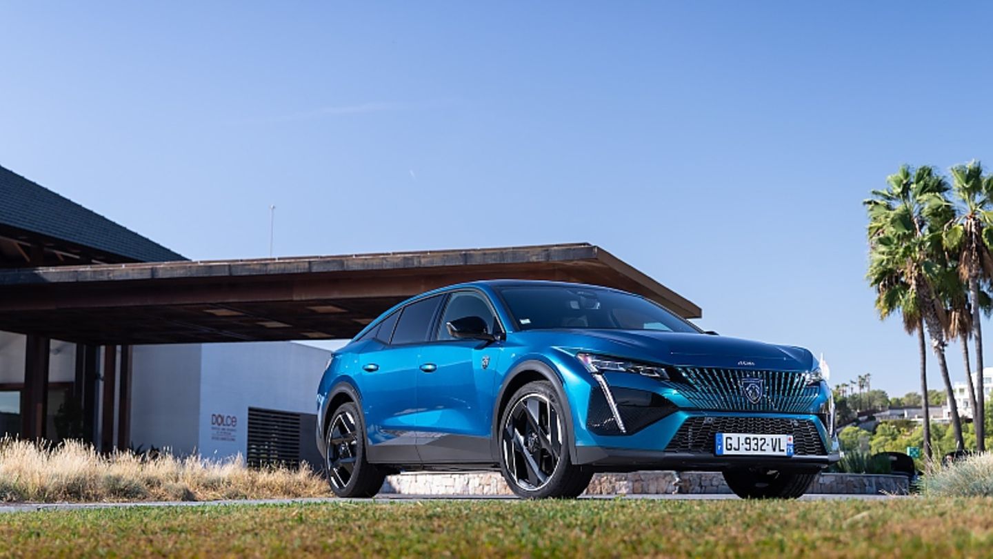 Peugeot 408 PHEV