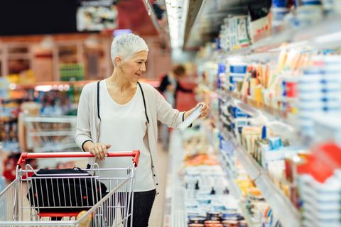 Viele Supermarkt-Produkte sind zuletzt deutlich teurer geworden - aber immer noch erschwinglicher als früher