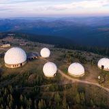 Radarstation auf dem Gipfel des Tomnatyk