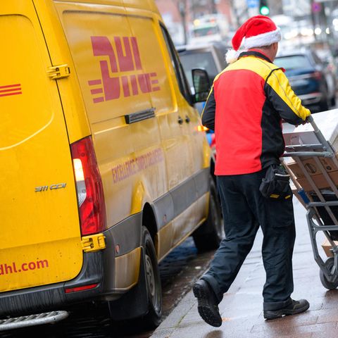 DHL Paketbote