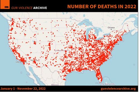 Eine Karte der USA zeigt mit roten Punkten die Gewalt mit Waffen