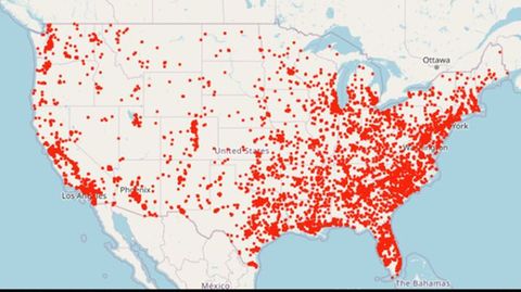 Eine Karte der USA zeigt mit roten Punkten die Gewalt mit Waffen
