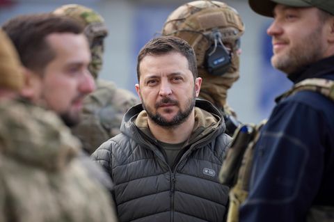 Reporter zu den Kämpfen im Donbass: "Selenskyj stellt 'Karte der Unbesiegbarkeit' vor"
