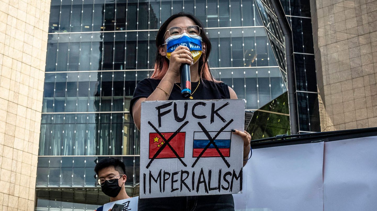 Vertreterin von Menschenrechts NGO demonstriert in Taiwan Vertreterin von Menschenrechts NGO demonstriert in Taiwan