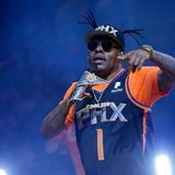 Der aus dem Bundesstaat Pennsylvania stammende Künstler startete seine Karriere im kalifornischen Compton, einem Stadtteil von Los Angeles, der eine Reihe großer Westcoast-Rapper wie Dr. Dre oder Ice Cube hervorbrachte. Nach einer turbulenten Jugend und Drogenexzessen suchte er als Freiwilliger bei der Feuerwehr Halt. Bis Mitte der 1980er habe er Kokain genommen, sagte er der "Los Angeles Times»: "Ich war nicht auf der Suche nach einer Karriere, ich suchte einen Weg, clean zu werden, einen Weg, um der Drogenszene zu entkommen.» Die Disziplin und das harte Training bei der Feuerwehr hätten ihn damals gerettet. Der Musiker, mit bürgerlichem Namen Artis Leon Ivey Jr., landete 1995 mit "Gangsta's Paradise» einen Nummer-eins-Hit. Der Song, der auf Stevie Wonders "Pastime Paradise» basiert und auch auf dem Soundtrack des Films "Dangerous Minds» mit Michelle Pfeiffer vertreten ist, brachte ihm einen Grammy ein. Wegen illegalen Drogen- und Waffenbesitzes geriet der Rapper wiederholt mit dem Gesetz in Konflikt. Auch in Deutschland stand er 1998 vor Gericht. Damals wurde er wegen Beihilfe zu Raub und Körperverletzung zu sechs Monaten auf Bewährung und zu einer Geldstrafe verurteilt. Am 28. September brach er im Haus eines Bekannten tot zusammen. Die Todesursache ist unklar.