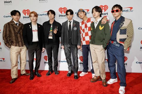 Die K-Pop-Band BTS ist weltweit erfolgreich, Jin ist der Dritte von links