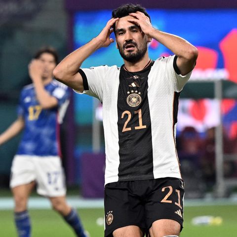 Deutschlands Ilkay Gündogan fasst sich nach einer vergebenen Chance an den Kopf
