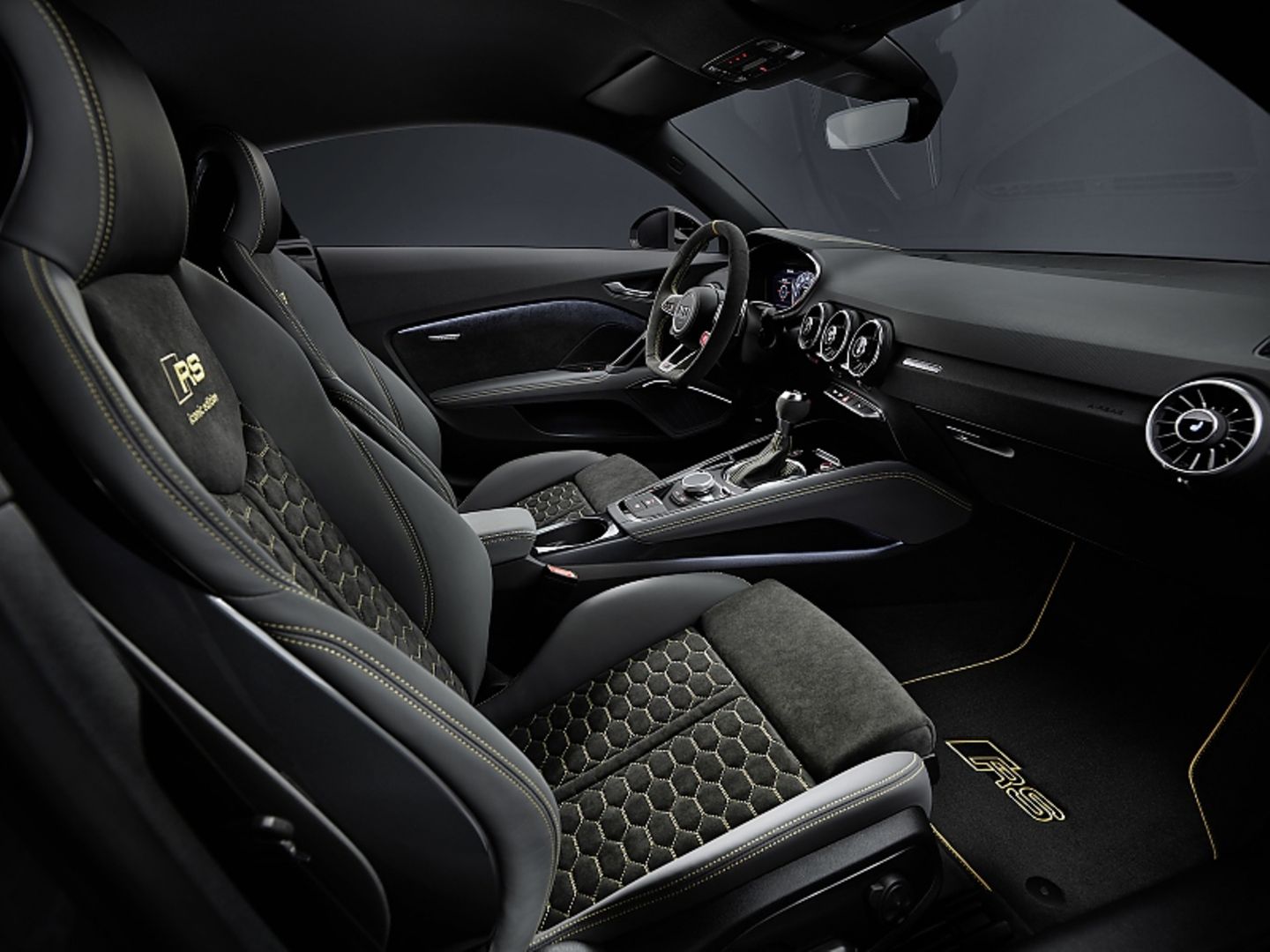 Audi_TT_RS_Iconic_Edition-4.jpg
