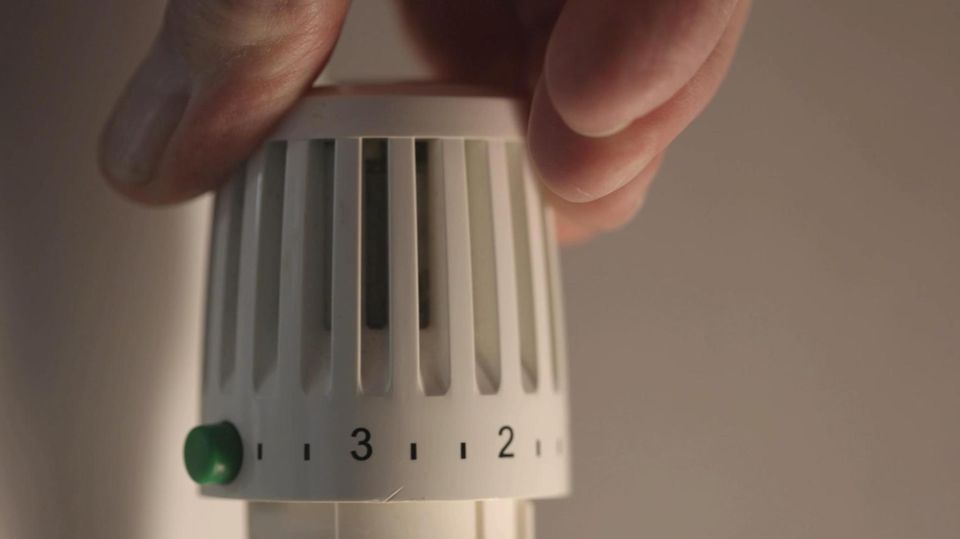 Fünf Tipps, mit denen die Wohnung auch ohne Dauerheizung warm bleibt