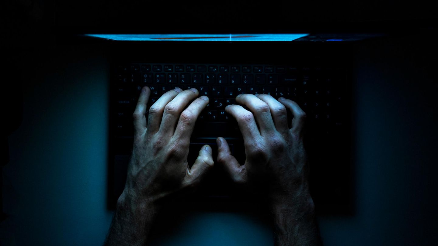 Tastatur in der Dunkelheit