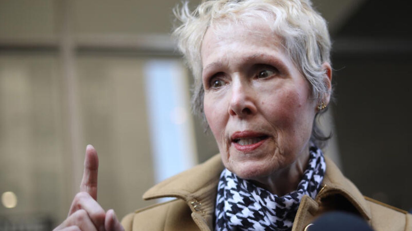 Donald Trump: Author files rape lawsuit against ex-president