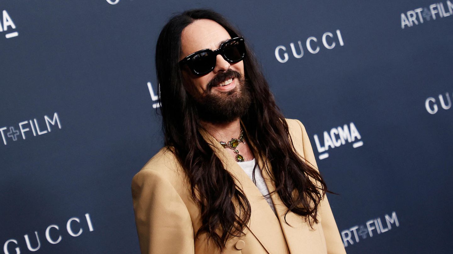 Alessandro Michele mit Sonnenbrille auf dem roten Teppich Alessandro Michele mit Sonnenbrille auf dem roten Teppich